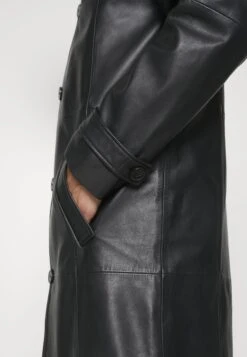 Long Coat Paneled - Mantel - Black 19 Long Coat Paneled - Mantel - Black -Algemene Winkel Voor Herenmode 0c0ce487e7aa4c89bb75288f472ac519