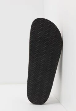 Pier One Unisex - Pantoffels - Brown 11 Pier One Unisex - Pantoffels - Brown -Algemene Winkel Voor Herenmode 23e143c048ee4fd8b5e22a3556ccfbfb