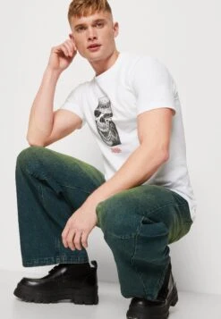 PRIMITIVE Bug Out Tee - T-Shirt Print - White -Algemene Winkel Voor Herenmode 248632f0bb474c16adaeecf27cb9945f