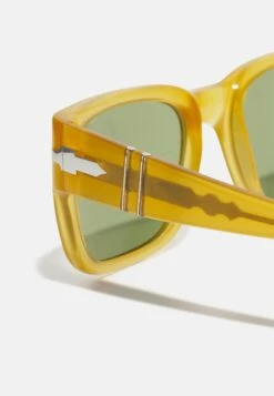 Persol Zonnebril - Miele -Algemene Winkel Voor Herenmode 282aa1d67e9d426cbe9ef893627db451