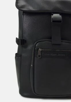 Calvin Klein Jeans Ultralight Roll Top Unisex - Rugzak - Black 11 Calvin Klein Jeans Ultralight Roll Top Unisex - Rugzak - Black -Algemene Winkel Voor Herenmode 29f731ed45d24d02b4cc0268ae6fdedb