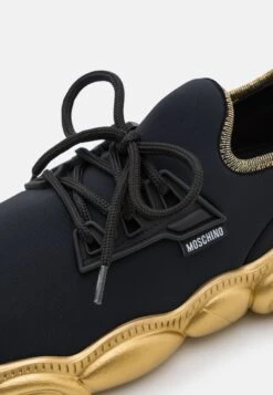 MOSCHINO Sneakers Laag - Fantasy Color -Algemene Winkel Voor Herenmode 2c0b5a8a0f0f4e0287286f0adb377577