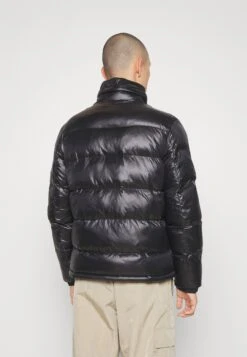 Antony Morato Coat Regular Fit In Shining With Eco Sorona Aura - Winterjas - Black -Algemene Winkel Voor Herenmode 40899e1c2c0c425fb8dfcfe6d5120321