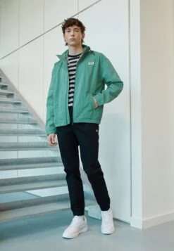 Fila Tantow Jacket - Windjack - Blue Spruce 10 Fila Tantow Jacket - Windjack - Blue Spruce -Algemene Winkel Voor Herenmode 45013235d3bf4844a547108e1aef69fc