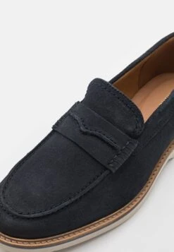Clarks Atticus- Instappers - Navy -Algemene Winkel Voor Herenmode 4fbf3718a3a64846bb701d7ca2a3d027