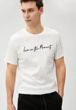 Koton Slogan Embroidered Tissued Crew NeckShort Sleeve - T-Shirt Print - White -Algemene Winkel Voor Herenmode 527c84b2e70344a3a7106daa6de68d5b