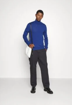 J.Lindeberg Turtleneck - Trui - Navy Peony -Algemene Winkel Voor Herenmode 55965172e6d74a4bbb0e8b0ce0a830c6