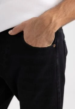 DeFacto Straight Fit - Straight Leg Jeans - Black -Algemene Winkel Voor Herenmode 68d1ad51d2a54508943bb579bab4a767