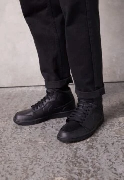 Algemene Winkel Voor Herenmode -Algemene Winkel Voor Herenmode 71fe39fc2e4a472aae7a84c190966179