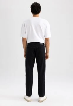 DeFacto Straight Fit - Straight Leg Jeans - Black -Algemene Winkel Voor Herenmode 75c9bd0e93194dd3802ad75daf2e084a