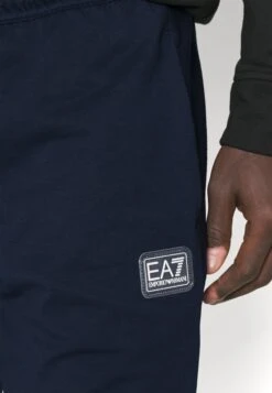 EA7 Emporio Armani Bermuda - Shorts - Dark Blue 11 EA7 Emporio Armani Bermuda - Shorts - Dark Blue -Algemene Winkel Voor Herenmode 836fe4ef22354aa18cfcf287382a2cc2