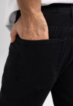 DeFacto Straight Fit - Straight Leg Jeans - Black -Algemene Winkel Voor Herenmode 850e257e5bb5444c879dd30e826cc287