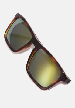 Arnette Zonnebril - Havana -Algemene Winkel Voor Herenmode 8968c7cb678949208c11accb996026b3