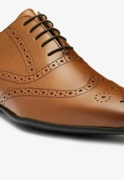 Next Oxford Brogue Wide Fit - Veterschoenen - Tan Brown -Algemene Winkel Voor Herenmode 8a085a9ee0ef4217804c57359c41be2f