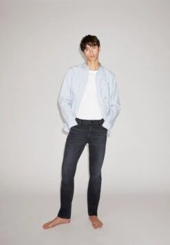 Armedangels Iaan Comfort- Straight Leg Jeans - Wavy Black -Algemene Winkel Voor Herenmode 8a272a77a0eb45b78cc77b481b881898