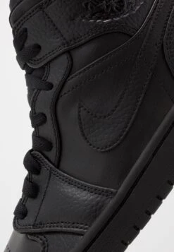 Air Jordan 1 Mid - Sneakers Hoog - Black -Algemene Winkel Voor Herenmode 931f0777933140d8adf90aca3fe0e1fe