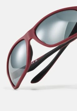 Emporio Armani Zonnebril - Bordeaux -Algemene Winkel Voor Herenmode 94c0907c43564edab0e982f05f53fbc7