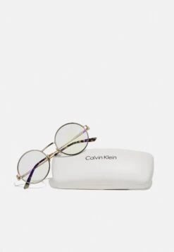 Calvin Klein Blue Light Glasses Unisex - Brillen Met Blauwlichtfilter - Gold-Coloured 8 Calvin Klein Blue Light Glasses Unisex - Brillen Met Blauwlichtfilter - Gold-Coloured -Algemene Winkel Voor Herenmode 96e32591c85c4f5e9e0c1514e9bda29d