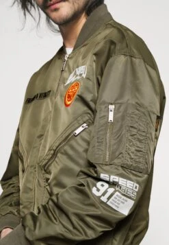 Evisu Kamon Jacket - Bomberjacks - Dark Olive 13 Evisu Kamon Jacket - Bomberjacks - Dark Olive -Algemene Winkel Voor Herenmode 9a6409586da246d085c9b12efd4aa42a