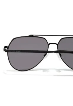 HAWKERS Zonnebril - Black Polarized -Algemene Winkel Voor Herenmode 9faecd7c53ef481781fea6364431f59b