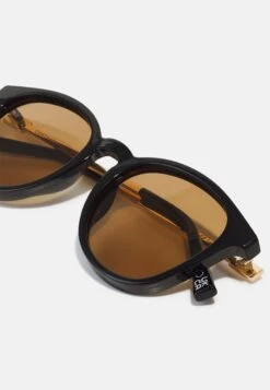 Le Specs Contraband Unisex - Zonnebril - Shiny Black -Algemene Winkel Voor Herenmode a0ca5faef7c640c4851ce588c6ca0425