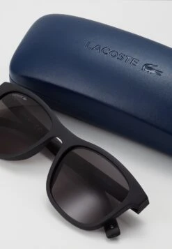 Lacoste Zonnebril - Matte Black -Algemene Winkel Voor Herenmode af2e5e89f78d49e5ad6f4e5238fd4049