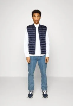 Gant Light Padded Bomber Vest - Bodywarmer - Evening Blue 9 Gant Light Padded Bomber Vest - Bodywarmer - Evening Blue -Algemene Winkel Voor Herenmode afc9a183449f47d2aee25b10f2e10c06