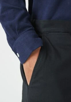 Lacoste Chino - Noir -Algemene Winkel Voor Herenmode b07e1ae3f3ae4746aabfac8ac084173e