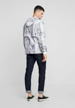 Mister Tee- Windjack - Grey 9 Mister Tee- Windjack - Grey -Algemene Winkel Voor Herenmode bbadccdd3f2e4fa1b16052ea1e14c17d