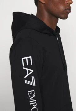 EA7 Emporio Armani Sweater - Black/White -Algemene Winkel Voor Herenmode bc16a82504364f1fb3a21446f4d20769