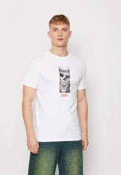 PRIMITIVE Bug Out Tee - T-Shirt Print - White -Algemene Winkel Voor Herenmode bdf49da0510d46a0bae025fbf0b727f1