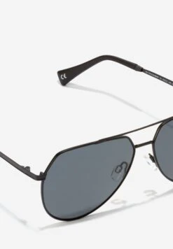 HAWKERS Zonnebril - Black Polarized -Algemene Winkel Voor Herenmode d6a52d99dfe74e7a846893234585dc2e