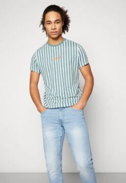 Only & Sons Onsloom- Slim Fit Jeans - Light Blue Denim -Algemene Winkel Voor Herenmode d8d6bbe100804a56b164dea6fa8fc6c6