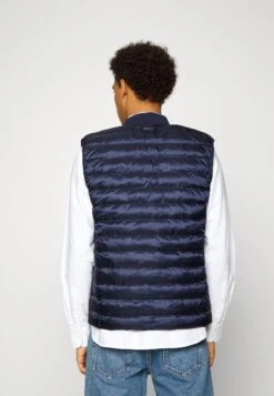 Gant Light Padded Bomber Vest - Bodywarmer - Evening Blue 10 Gant Light Padded Bomber Vest - Bodywarmer - Evening Blue -Algemene Winkel Voor Herenmode f34db06d1b3c40f8a6304dd86581d502