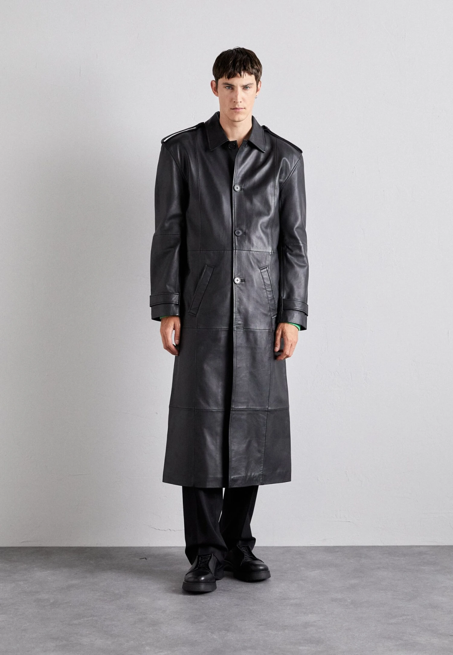 Long Coat Paneled - Mantel - Black 3 Long Coat Paneled - Mantel - Black